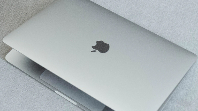 Promotion image of Free up HDD Space on macOS article.
