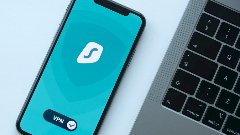 Promotion image of Benefits of using a VPN on iOS article.