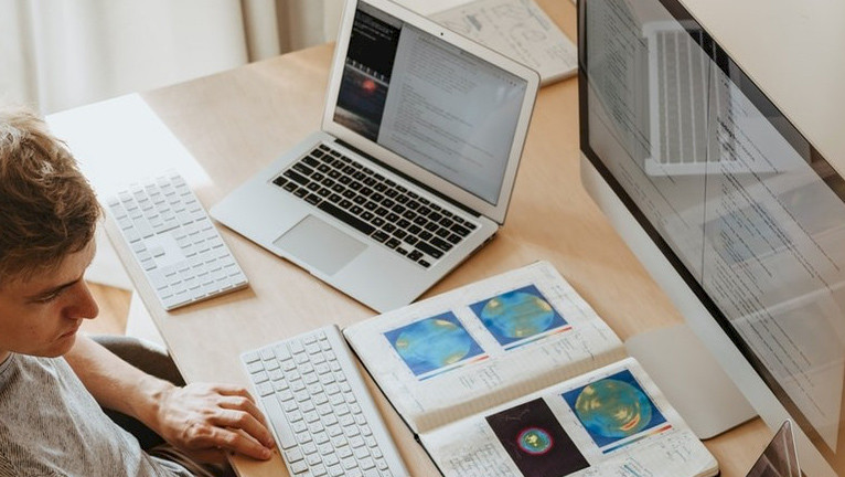 Promotion image of iOS Developer Education with BuyAssignmentOnline article.